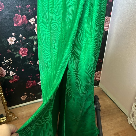 Alice + Olivia Emerald Green Satin Maxi Slip Dress - Picture 5 of 5